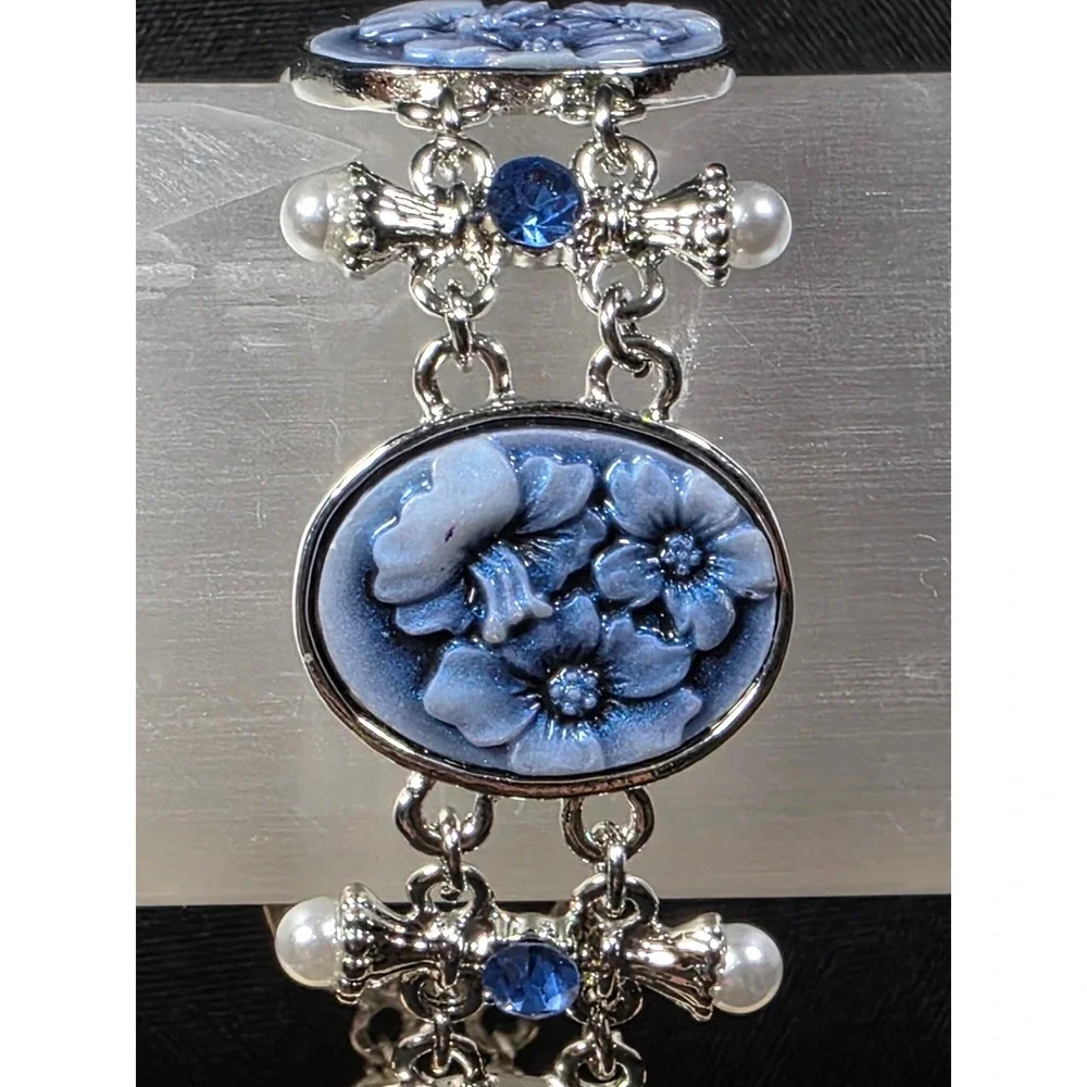 Blue Floral Cameo Bolo Bracelet Silvertone Adjustable Pearl‎ Crystal Accents